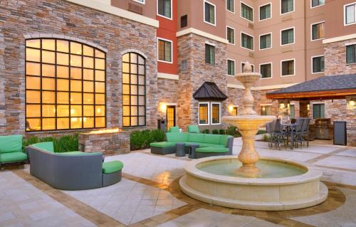 Gainesville Hotel | Holiday Inn Express & Suites - Gainesville I-75 by IHG