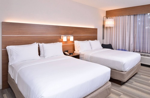Downtown Indianapolis Hotel | Holiday Inn Express & Suites Indianapolis Dtn-Conv Ctr Area by IHG