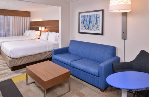 Downtown Indianapolis Hotel | Holiday Inn Express & Suites Indianapolis Dtn-Conv Ctr Area by IHG