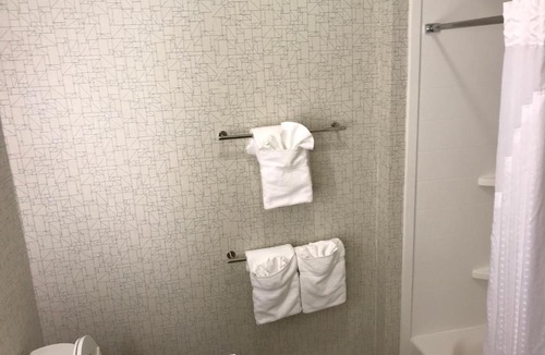 Monroeville Hotel | Holiday Inn Express & Suites - Pittsburgh - Monroeville by IHG