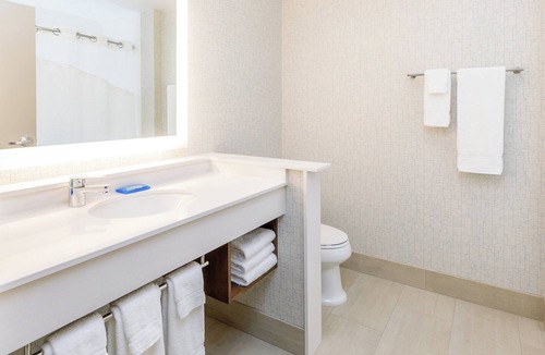 Sturbridge Hotel | Holiday Inn Express & Suites Sturbridge by IHG