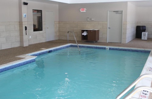 Windsor Locks Hotel | Holiday Inn Express & Suites Bradley Airport by IHG