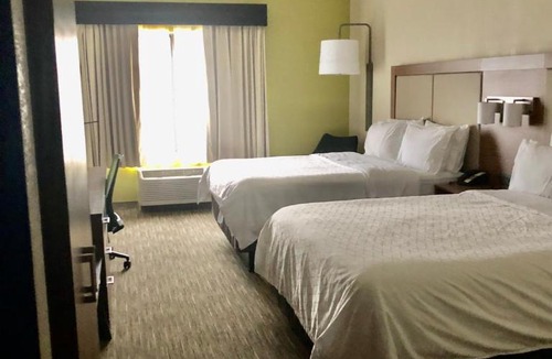 Cedar Falls Hotel | Holiday Inn Express & Suites Cedar Falls - Waterloo by IHG