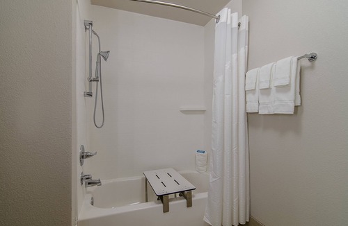 Atchison Hotel | Holiday Inn Express & Suites Atchison by IHG