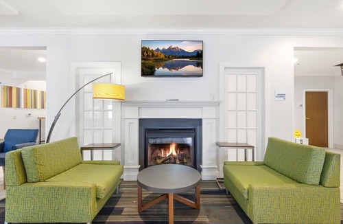 Bethlehem Hotel | Holiday Inn Express & Suites Bethlehem Arpt-Allentown Area