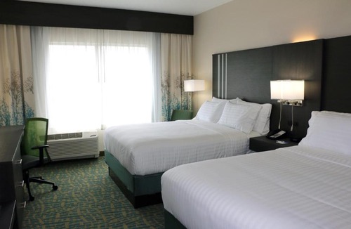 Flat Rock Hotel | Holiday Inn Express & Suites - Hendersonville SE - Flat Rock by IHG