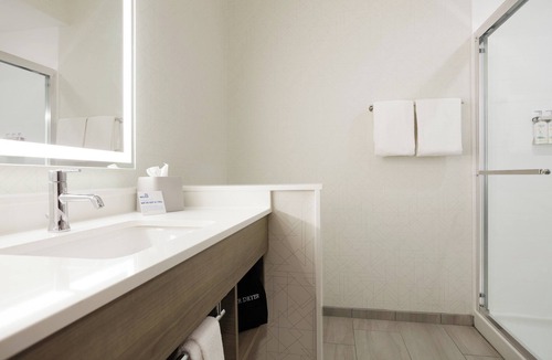 Oak Ridge Hotel | Holiday Inn Express & Suites Oak Ridge by IHG