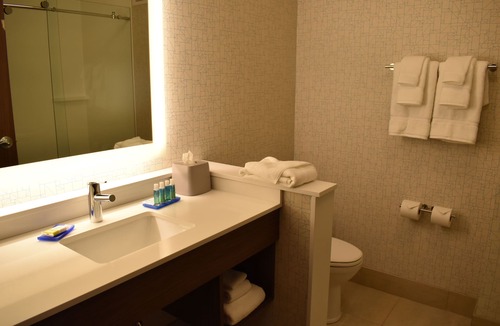 Randolph Hotel | Holiday Inn Express & Suites Boston South - Randolph by IHG