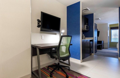 St. Charles Hotel | Holiday Inn Express & Suites Chicago West - St Charles by IHG