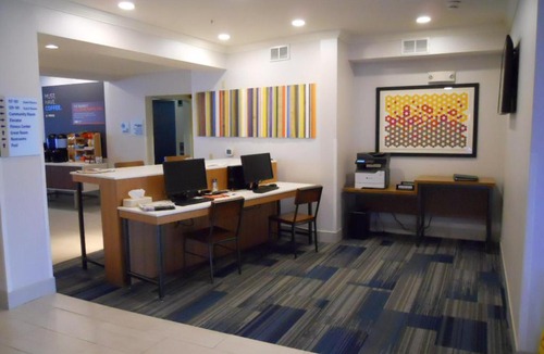 Bethlehem Hotel | Holiday Inn Express & Suites Bethlehem Airport-Allentown Area