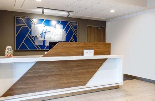 Lancaster Hotel | Holiday Inn Express & Suites Lancaster by IHG