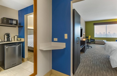 Governmental Mall Hotel | Holiday Inn Express & Suites Phoenix Dwtn - State Capitol by IHG