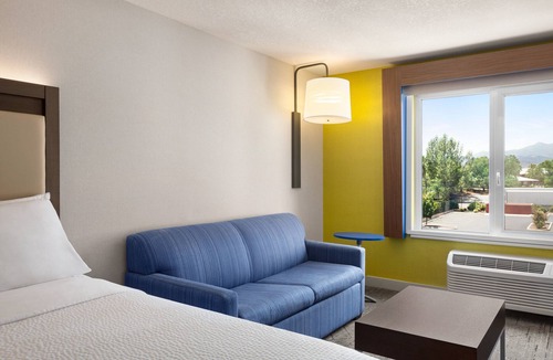Redding Hotel | Holiday Inn Express & Suites Redding by IHG
