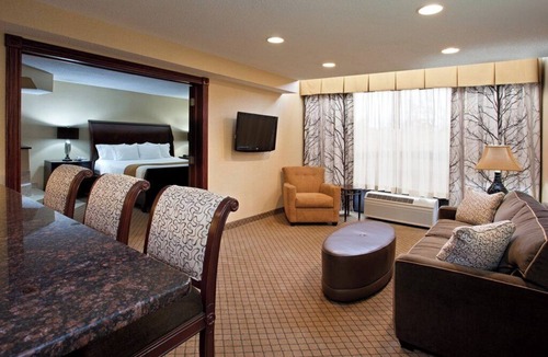 Wadsworth Hotel | Holiday Inn Express & Suites Wadsworth by IHG