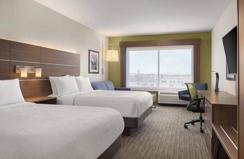 Aurora Hotel | Holiday Inn Express & Suites Aurora by IHG