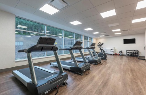 Moncton Hotel | Holiday Inn Express & Suites Moncton by IHG