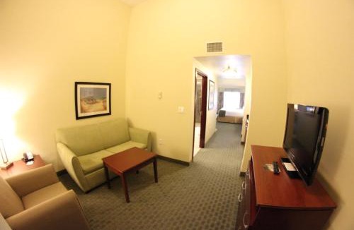 Cocoa Hotel | Holiday Inn Express & Suites Cocoa by IHG