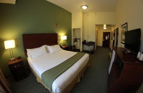 Cocoa Hotel | Holiday Inn Express & Suites Cocoa by IHG