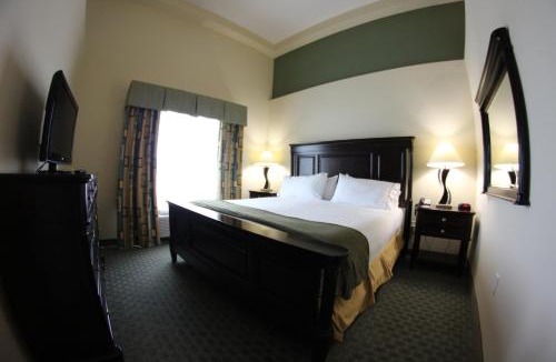 Cocoa Hotel | Holiday Inn Express & Suites Cocoa by IHG