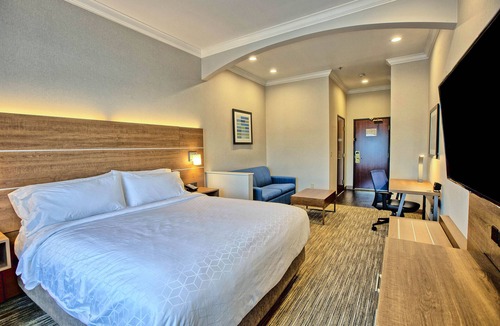 Davis Hotel | Holiday Inn Express & Suites Davis - University Area by IHG