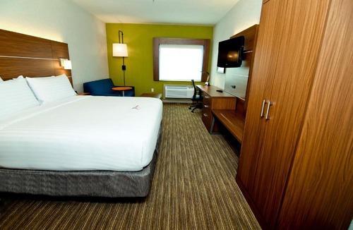 Greenville Hotel | Holiday Inn Express & Suites Greenville Airport i85 by IHG