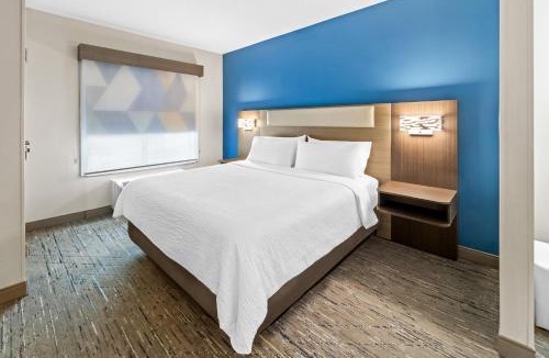 Mount Saint Joseph Hotel | Holiday Inn Express & Suites Hebron - Cincinnati Airport by IHG