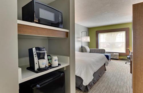 Bad Axe Hotel | Holiday Inn Express & Suites Bad Axe by IHG