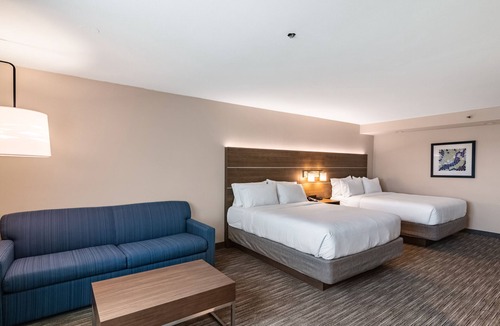 Camarillo Hotel | Holiday Inn Express & Suites Camarillo by IHG