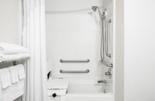 Clinton Hotel | Holiday Inn Express & Suites Clinton by IHG