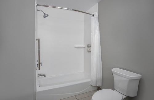 Clinton Hotel | Holiday Inn Express & Suites Clinton by IHG