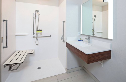 Clovis Hotel | Holiday Inn Express & Suites Clovis-Fresno Area by IHG