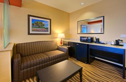 Cotulla Hotel | Holiday Inn Express & Suites Cotulla by IHG