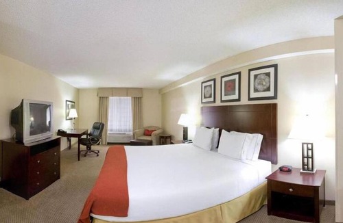 Dickson Hotel | Holiday Inn Express & Suites Dickson by IHG