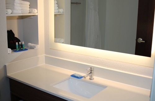 Douglas Hotel | Holiday Inn Express & Suites Douglas by IHG