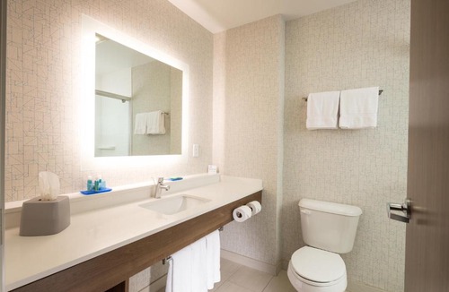 La Porte Hotel | Holiday Inn Express & Suites La Porte by IHG