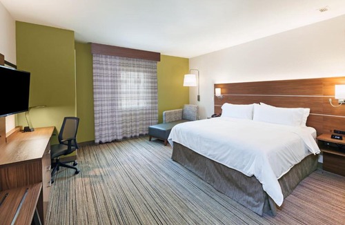 Lenexa Hotel | Holiday Inn Express & Suites - Lenexa - Overland Park Area by IHG
