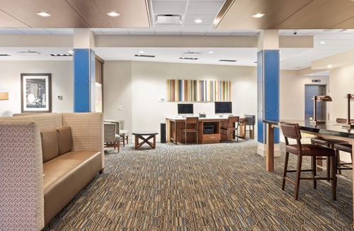 Macon Hotel | Holiday Inn Express & Suites Macon North by IHG