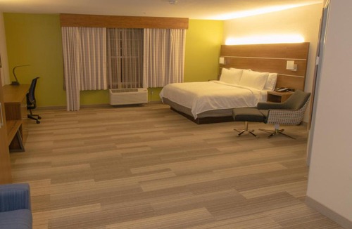 Lakeview Hotel | Holiday Inn Express & Suites Manassas by IHG