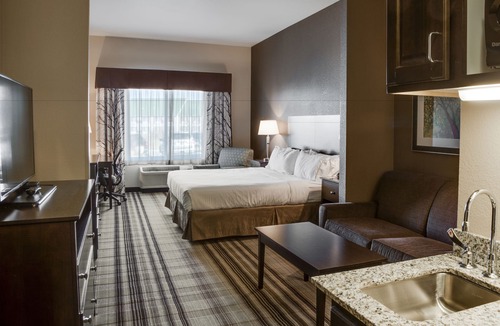 Nevada Hotel | Holiday Inn Express & Suites Nevada by IHG