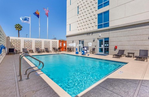 Governmental Mall Hotel | Holiday Inn Express & Suites - Phoenix Dwtn - State Capitol by IHG