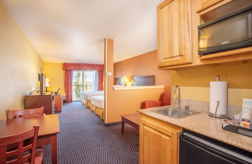 South Richland Hotel | Holiday Inn Express & Suites Richland by IHG