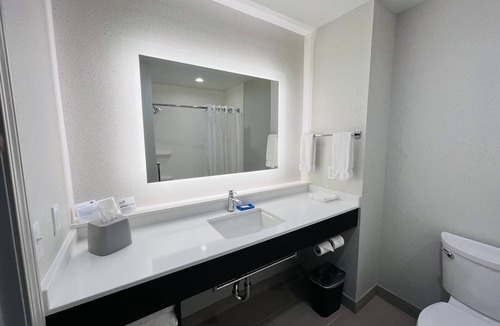 Salinas Hotel | Holiday Inn Express & Suites Salinas by IHG