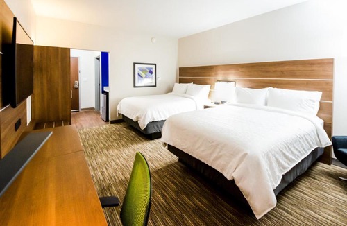 Taylor Hotel | Holiday Inn Express & Suites Taylor by IHG