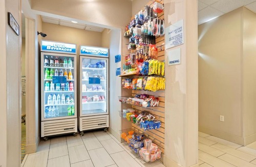 Thornton Hotel | Holiday Inn Express & Suites Denver North - Thornton by IHG