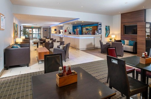 Taunton Hotel | Holiday Inn Express Taunton East by IHG