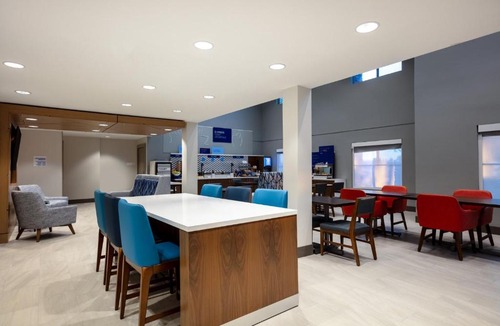 Turlock Hotel | Holiday Inn Express Turlock by IHG
