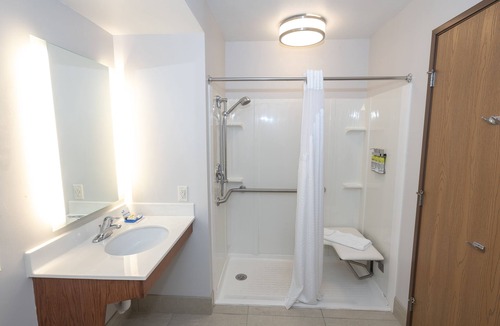 Iron Mountain Hotel | Holiday Inn Express Hotel & Suites Iron Mountain by IHG
