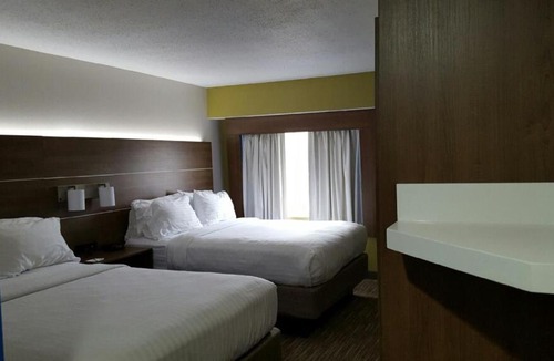 Alverton Hotel | Holiday Inn Express Mount Pleasant- Scottdale by IHG