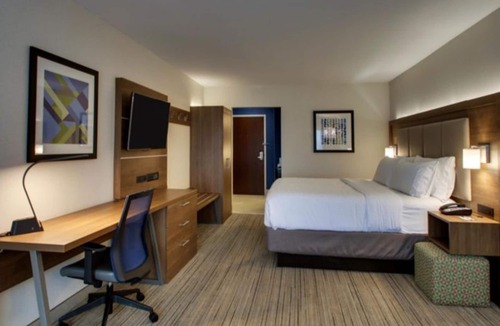Mount Pleasant Hotel | Holiday Inn Express Hotel & Suites Mount Pleasant by IHG