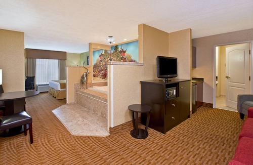 West Middlesex Hotel | Holiday Inn Express & Suites Sharon-Hermitage by IHG